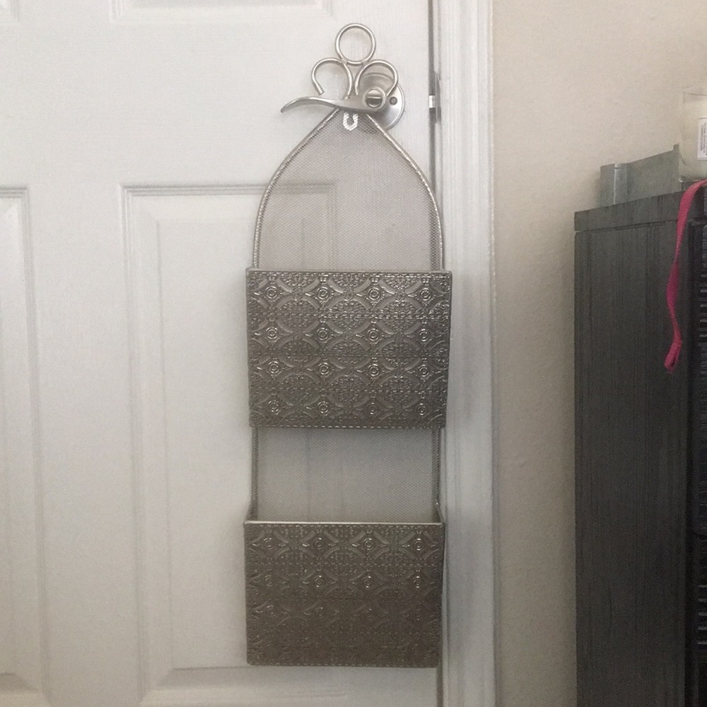 Wall hanger